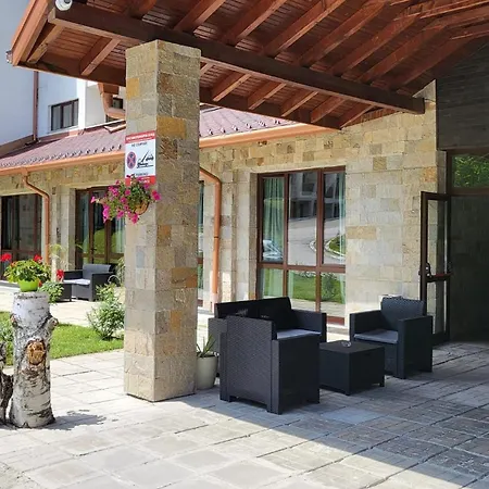 Private B27 In Gardens بوروفتس